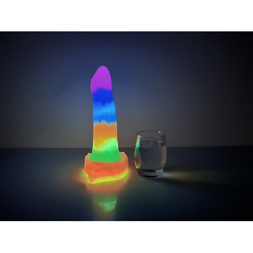 8.5" Glowing Alien Cock